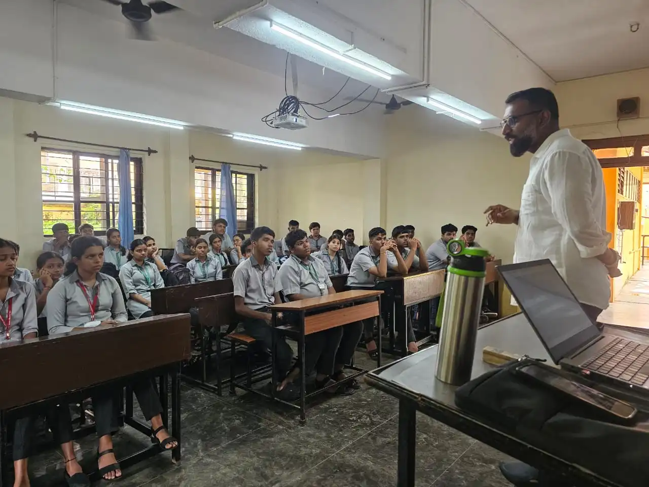 Students learning Google Ads campaign setup at Avanteia Digital Marketing Workshop Purushottam Walawalkar Higher Secondary School